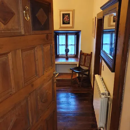 - La Pumarada De Limes Ii Bed & Breakfast